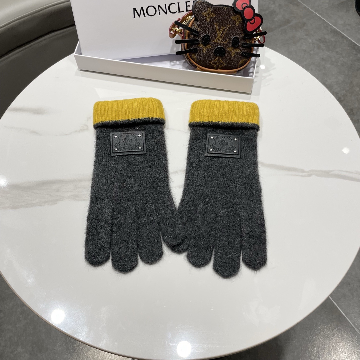NO:701767,Moncler Moncler style new autumn and winter macarons color-blocked rabbit fur gloves sweet touch screen cold-proof knitted gloves gloves, gloves, Moncler, Moncler, gloves19860909蒙口Moncler盟可睐风新款秋冬季马卡龙拼色兔毛手套甜美可触屏防寒针织手套手套,手套,Moncler,Moncler,gloves,accessory