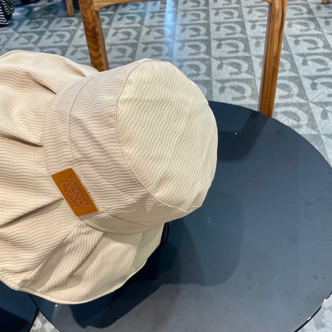 Burberry（巴宝莉）2024新款防晒帽防紫外线夏季遮脸海边太阳帽女士小标渔夫帽