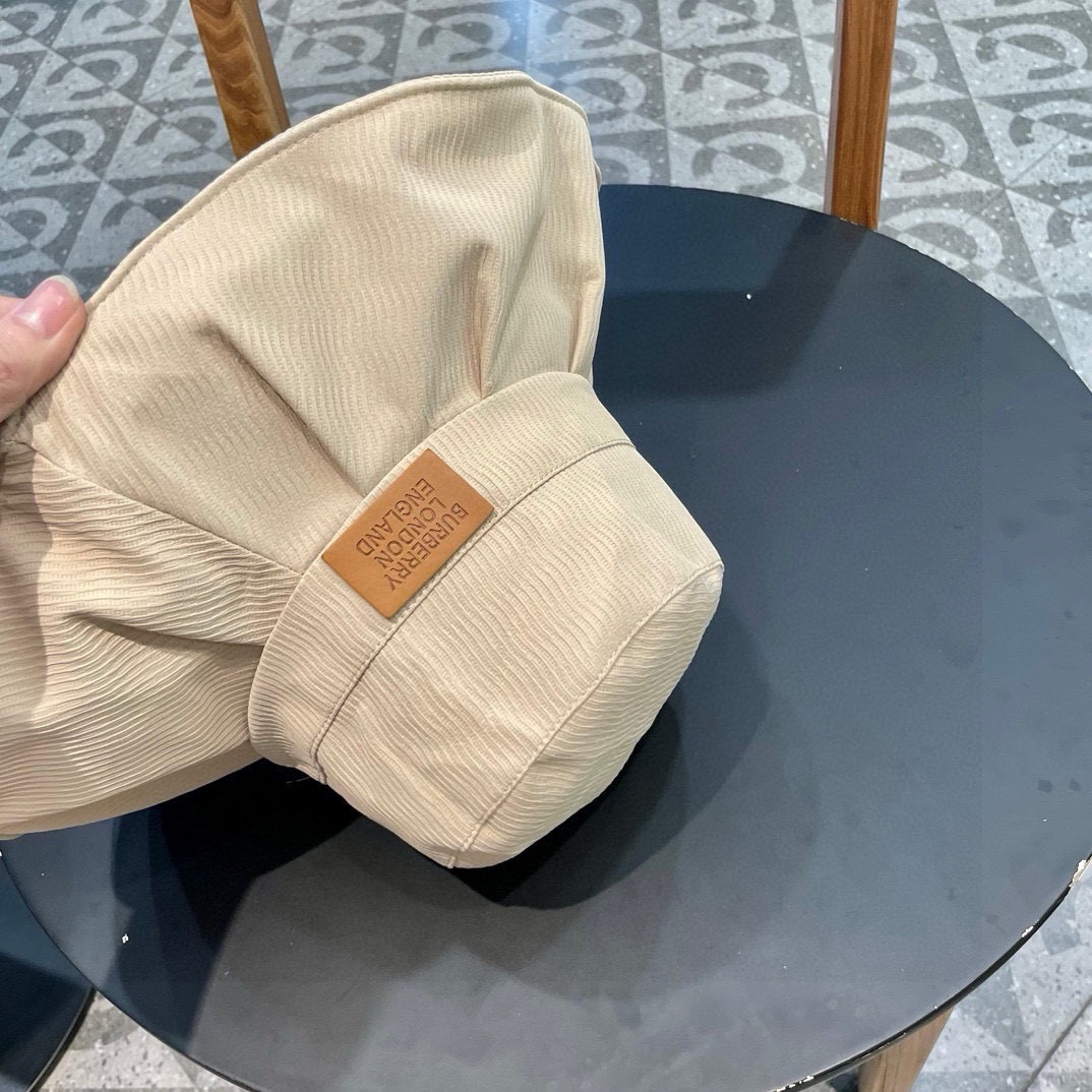 Burberry（巴宝莉）2024新款防晒帽防紫外线夏季遮脸海边太阳帽女士小标渔夫帽