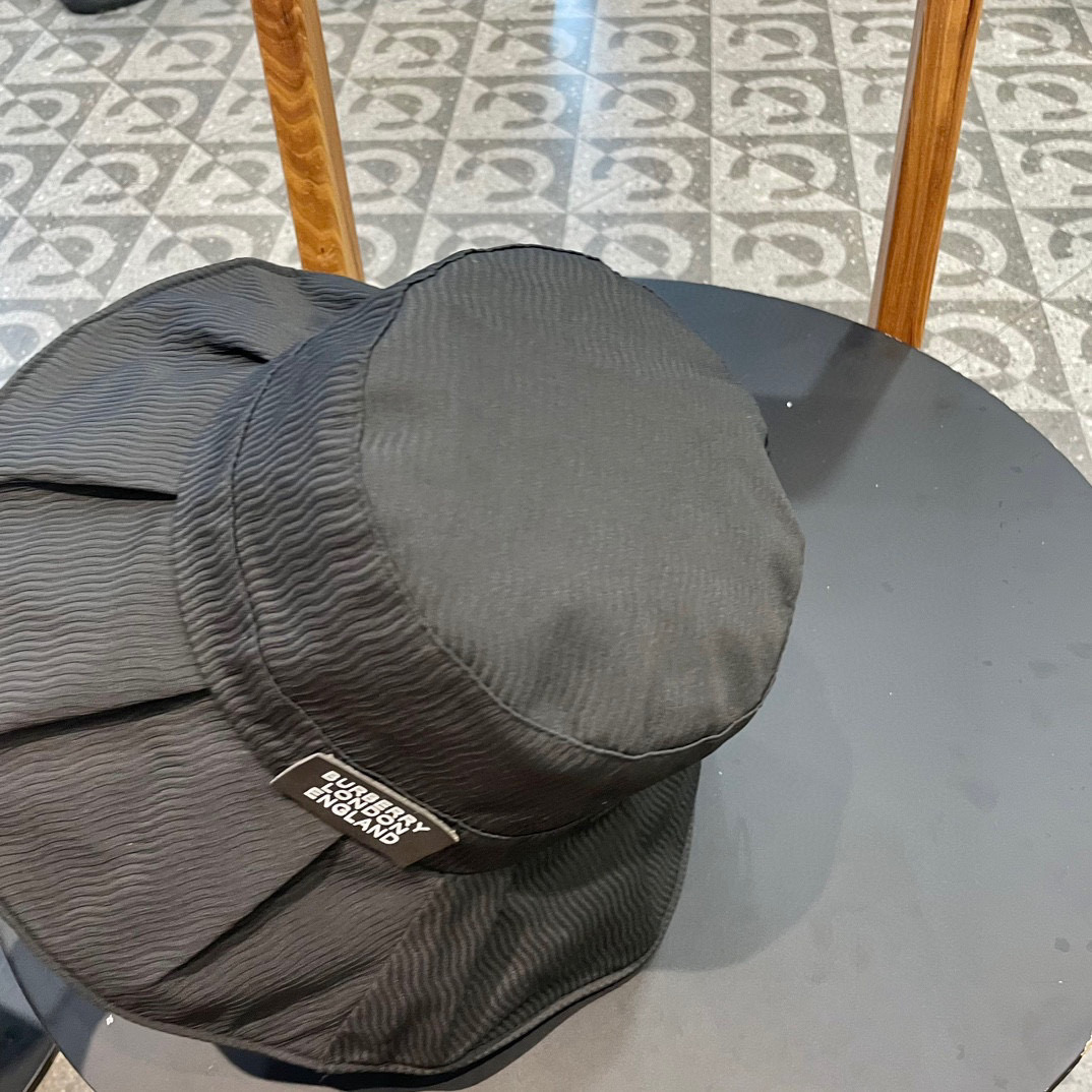 Burberry（巴宝莉）2024新款防晒帽防紫外线夏季遮脸海边太阳帽女士小标渔夫帽