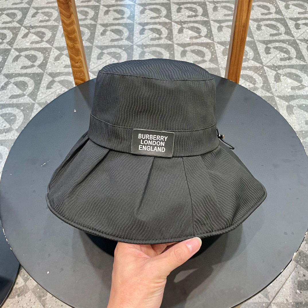 Burberry（巴宝莉）2024新款防晒帽防紫外线夏季遮脸海边太阳帽女士小标渔夫帽