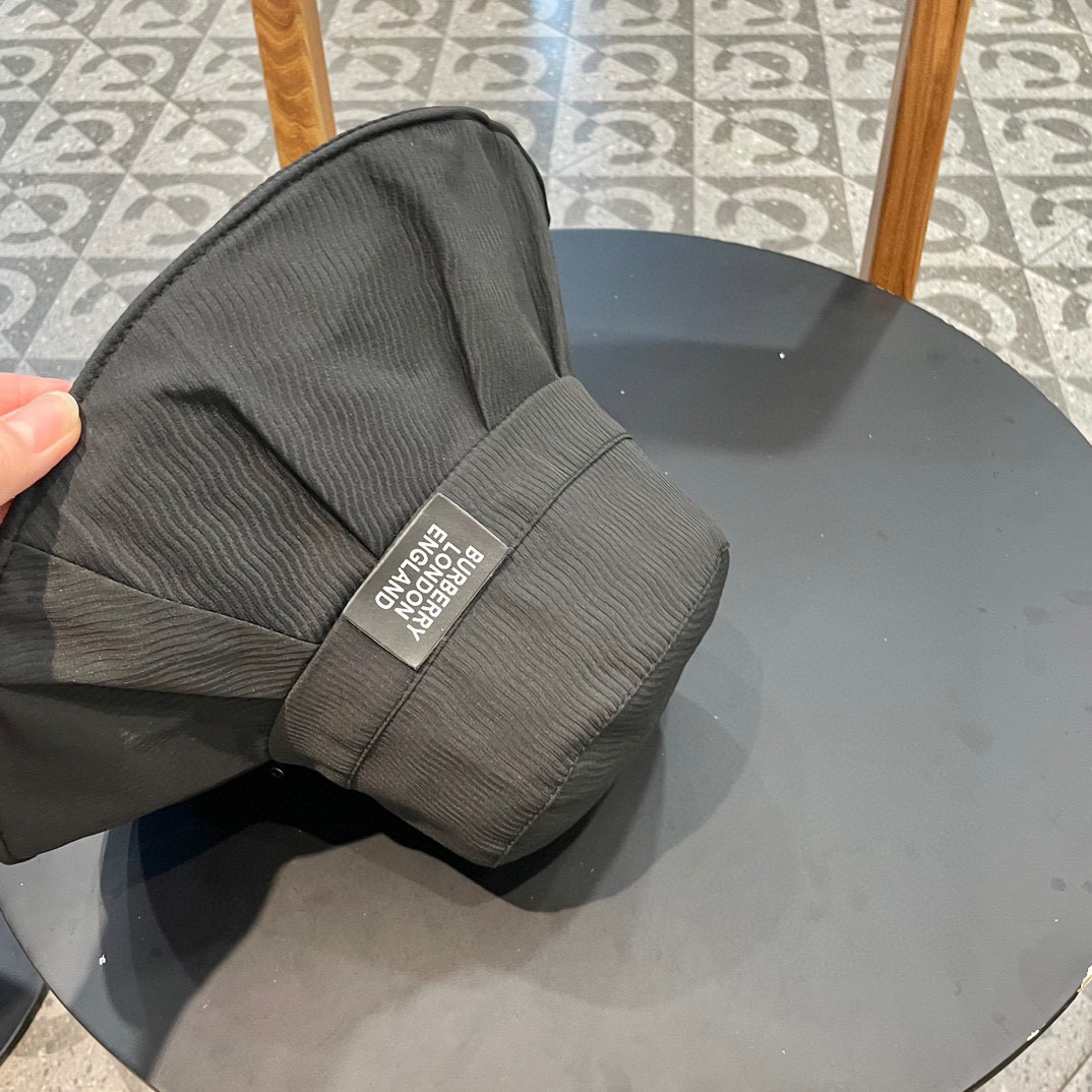 Burberry（巴宝莉）2024新款防晒帽防紫外线夏季遮脸海边太阳帽女士小标渔夫帽