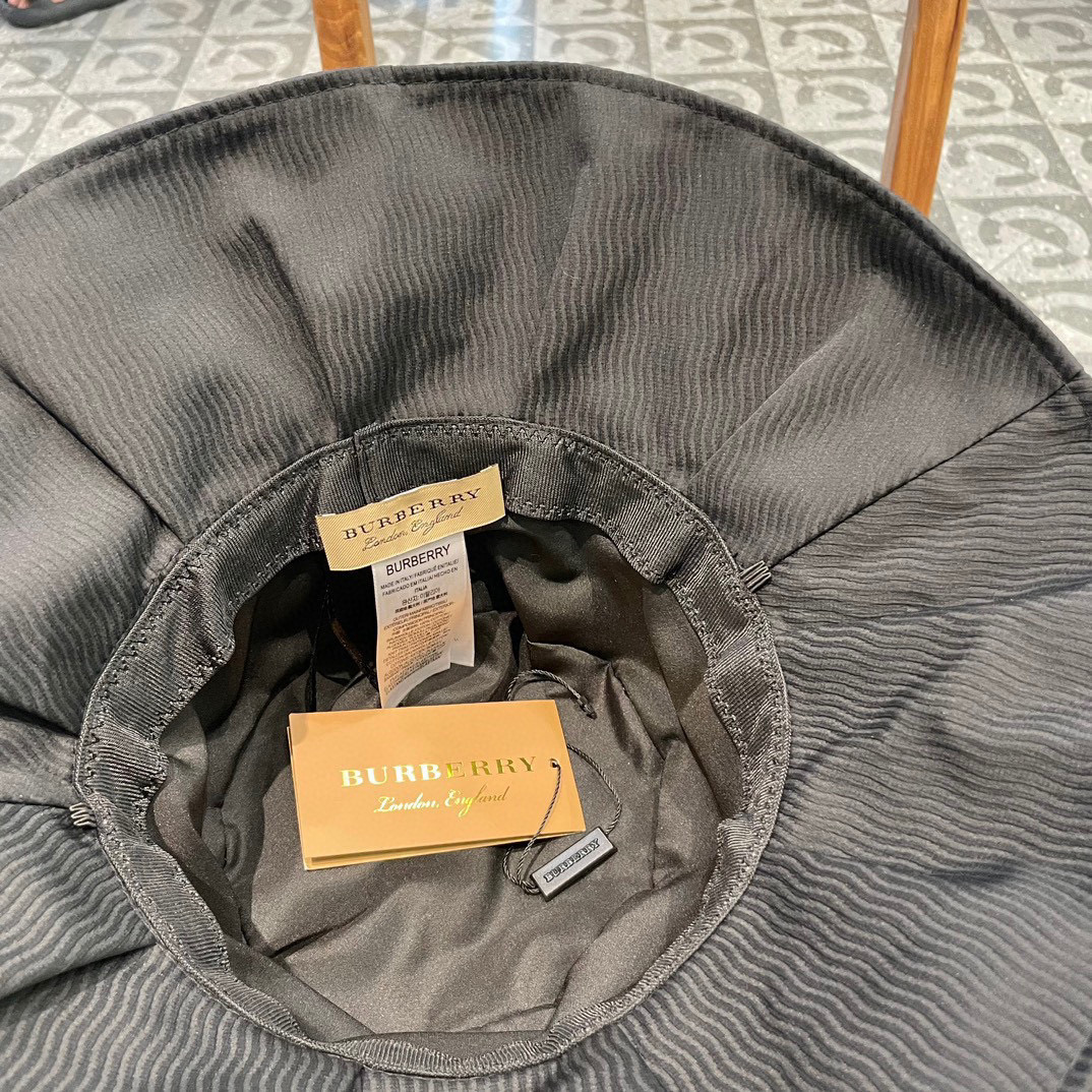 Burberry（巴宝莉）2024新款防晒帽防紫外线夏季遮脸海边太阳帽女士小标渔夫帽