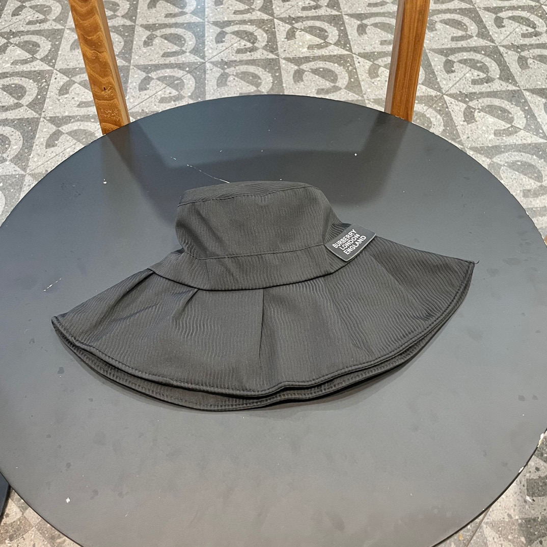 Burberry（巴宝莉）2024新款防晒帽防紫外线夏季遮脸海边太阳帽女士小标渔夫帽