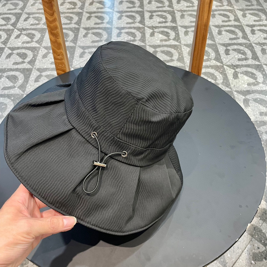 Burberry（巴宝莉）2024新款防晒帽防紫外线夏季遮脸海边太阳帽女士小标渔夫帽