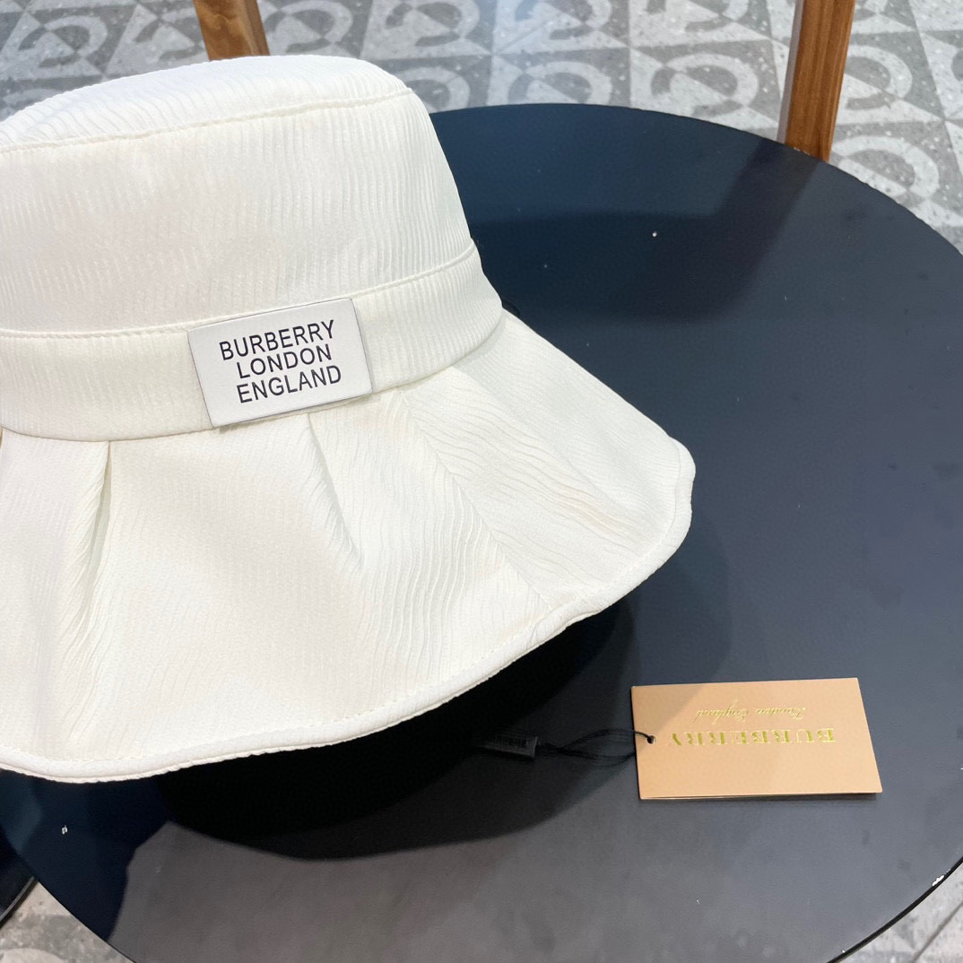 Burberry（巴宝莉）2024新款防晒帽防紫外线夏季遮脸海边太阳帽女士小标渔夫帽