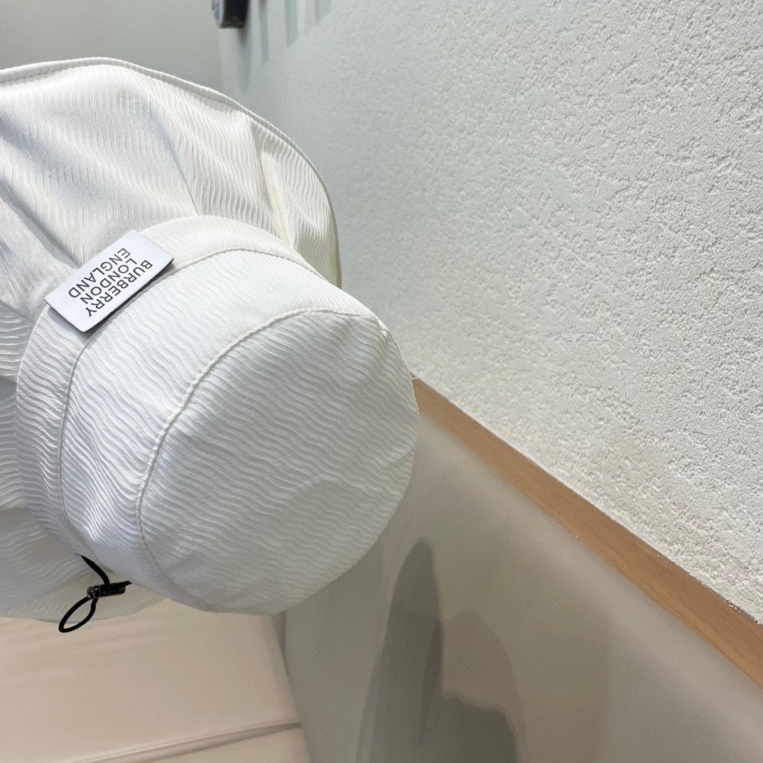 Burberry（巴宝莉）2024新款防晒帽防紫外线夏季遮脸海边太阳帽女士小标渔夫帽