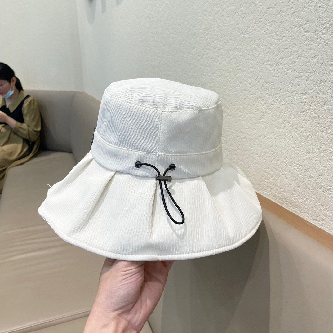 Burberry（巴宝莉）2024新款防晒帽防紫外线夏季遮脸海边太阳帽女士小标渔夫帽