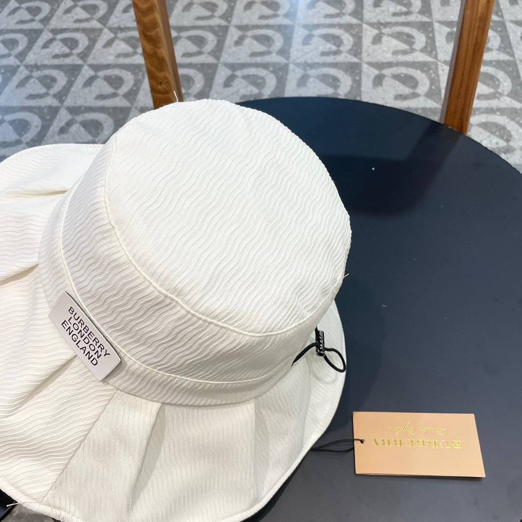 Burberry（巴宝莉）2024新款防晒帽防紫外线夏季遮脸海边太阳帽女士小标渔夫帽