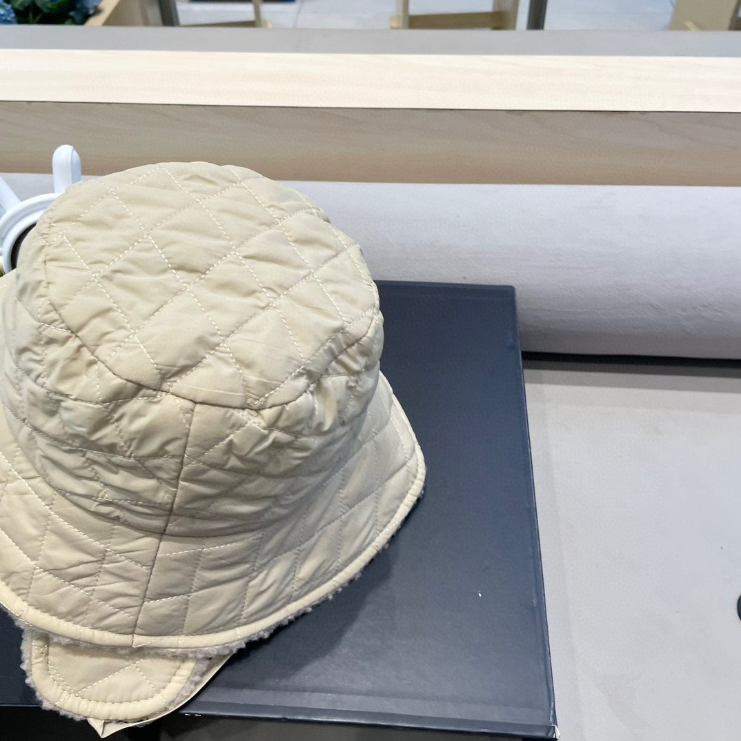 moncler羽绒棉新款羊羔绒渔夫帽女秋冬保暖护耳帽时尚百搭素颜遮脸帽