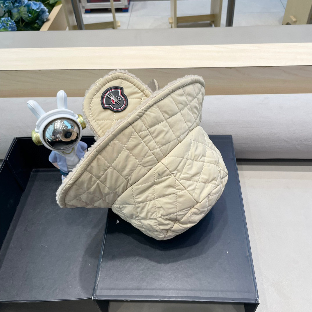 moncler羽绒棉新款羊羔绒渔夫帽女秋冬保暖护耳帽时尚百搭素颜遮脸帽