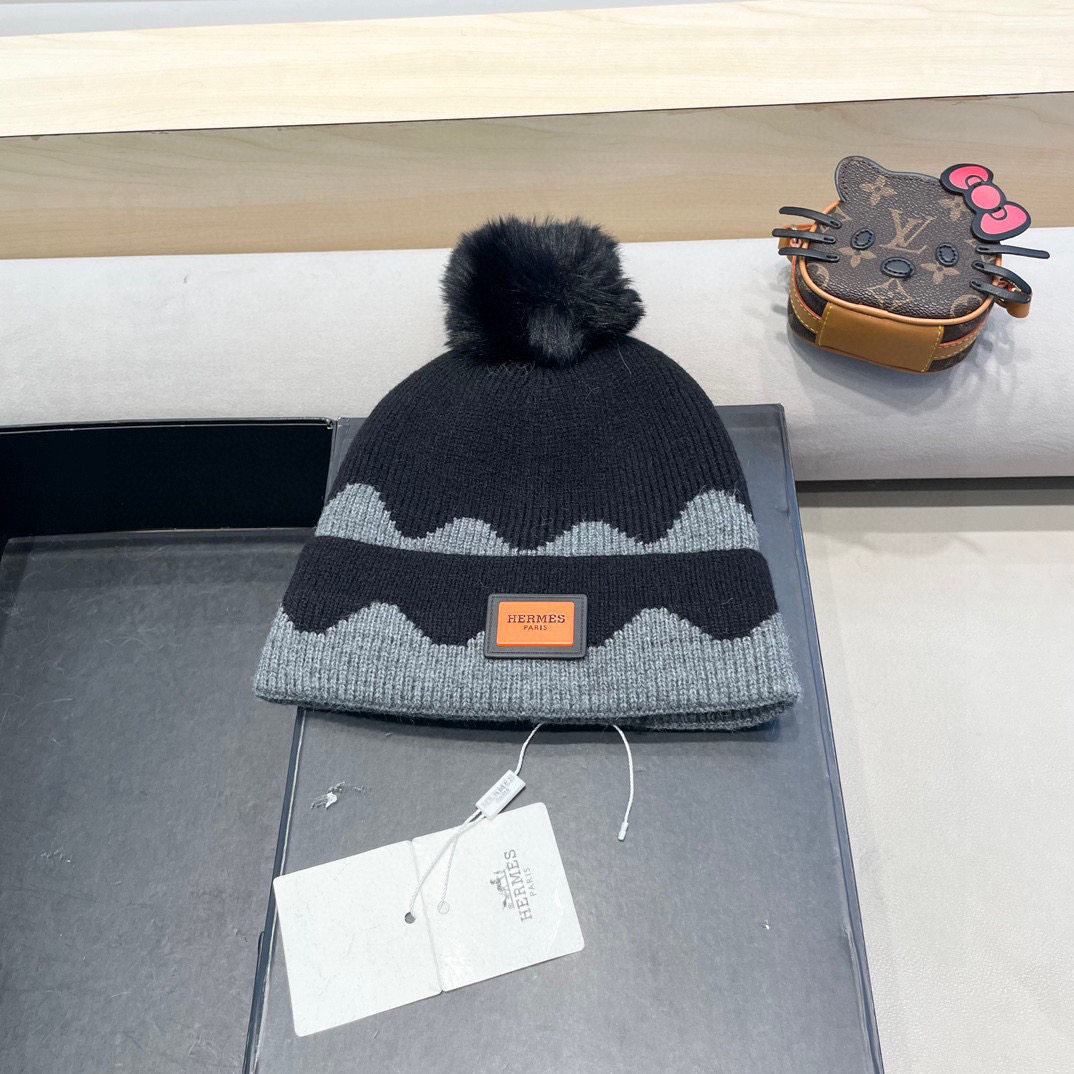 NO:605016,Hermès velvet thickened cold hat imitation rabbit fur ball hat women's winter new autumn and winter fashion ear protection wool knitted hat hat fisherman hat baseball cap knitted hat, hat, hermes, espadrilles, hats19860909爱马仕 加绒加厚冷帽仿兔毛球帽子女冬款新款秋冬时尚护耳毛线针织帽帽子渔夫帽棒球帽针织帽,帽子,hermes,espadrilles,hats,hat