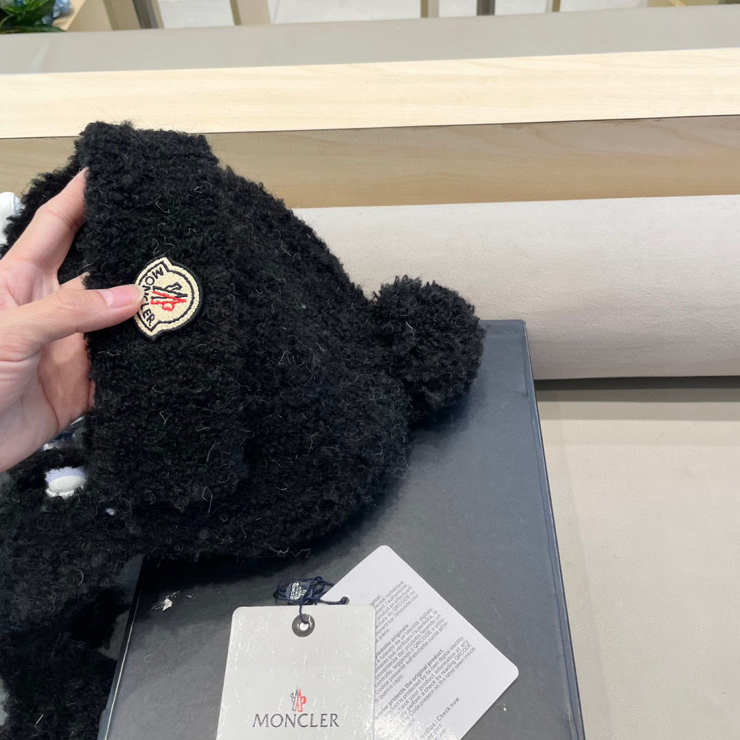 moncler冬季新款毛绒设计款针织毛线帽时尚百搭保暖显脸小减龄护耳冷帽