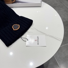高版本!!! 蒙口MONCLER高品质狐狸毛球针织兔羊毛毛线帽 超经典不过时的一款秋冬冷帽🥶 懂货的小姐姐必入款,帽型质 高版本!!! 蒙口MONCLER高品质狐狸毛球针织兔羊毛毛线帽 超经典不过时的一款秋冬冷帽🥶 懂货的小姐姐必入款,帽型质