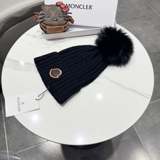 高版本!!! 蒙口MONCLER高品质狐狸毛球针织兔羊毛毛线帽 超经典不过时的一款秋冬冷帽🥶 懂货的小姐姐必入款,帽型质 高版本!!! 蒙口MONCLER高品质狐狸毛球针织兔羊毛毛线帽 超经典不过时的一款秋冬冷帽🥶 懂货的小姐姐必入款,帽型质