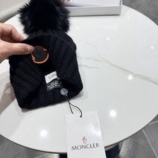 高版本!!! 蒙口MONCLER高品质狐狸毛球针织兔羊毛毛线帽 超经典不过时的一款秋冬冷帽🥶 懂货的小姐姐必入款,帽型质 高版本!!! 蒙口MONCLER高品质狐狸毛球针织兔羊毛毛线帽 超经典不过时的一款秋冬冷帽🥶 懂货的小姐姐必入款,帽型质