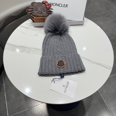 高版本!!! 蒙口MONCLER高品质狐狸毛球针织兔羊毛毛线帽 超经典不过时的一款秋冬冷帽🥶 懂货的小姐姐必入款,帽型质 高版本!!! 蒙口MONCLER高品质狐狸毛球针织兔羊毛毛线帽 超经典不过时的一款秋冬冷帽🥶 懂货的小姐姐必入款,帽型质