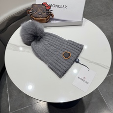 高版本!!! 蒙口MONCLER高品质狐狸毛球针织兔羊毛毛线帽 超经典不过时的一款秋冬冷帽🥶 懂货的小姐姐必入款,帽型质 高版本!!! 蒙口MONCLER高品质狐狸毛球针织兔羊毛毛线帽 超经典不过时的一款秋冬冷帽🥶 懂货的小姐姐必入款,帽型质