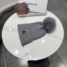 高版本!!! 蒙口MONCLER高品质狐狸毛球针织兔羊毛毛线帽 超经典不过时的一款秋冬冷帽🥶 懂货的小姐姐必入款,帽型质 高版本!!! 蒙口MONCLER高品质狐狸毛球针织兔羊毛毛线帽 超经典不过时的一款秋冬冷帽🥶 懂货的小姐姐必入款,帽型质