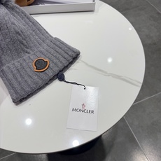 高版本!!! 蒙口MONCLER高品质狐狸毛球针织兔羊毛毛线帽 超经典不过时的一款秋冬冷帽🥶 懂货的小姐姐必入款,帽型质 高版本!!! 蒙口MONCLER高品质狐狸毛球针织兔羊毛毛线帽 超经典不过时的一款秋冬冷帽🥶 懂货的小姐姐必入款,帽型质