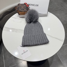 高版本!!! 蒙口MONCLER高品质狐狸毛球针织兔羊毛毛线帽 超经典不过时的一款秋冬冷帽🥶 懂货的小姐姐必入款,帽型质 高版本!!! 蒙口MONCLER高品质狐狸毛球针织兔羊毛毛线帽 超经典不过时的一款秋冬冷帽🥶 懂货的小姐姐必入款,帽型质