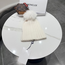 高版本!!! 蒙口MONCLER高品质狐狸毛球针织兔羊毛毛线帽 超经典不过时的一款秋冬冷帽🥶 懂货的小姐姐必入款,帽型质 高版本!!! 蒙口MONCLER高品质狐狸毛球针织兔羊毛毛线帽 超经典不过时的一款秋冬冷帽🥶 懂货的小姐姐必入款,帽型质