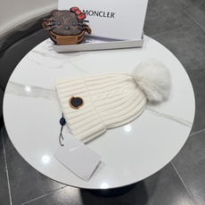 高版本!!! 蒙口MONCLER高品质狐狸毛球针织兔羊毛毛线帽 超经典不过时的一款秋冬冷帽🥶 懂货的小姐姐必入款,帽型质 高版本!!! 蒙口MONCLER高品质狐狸毛球针织兔羊毛毛线帽 超经典不过时的一款秋冬冷帽🥶 懂货的小姐姐必入款,帽型质