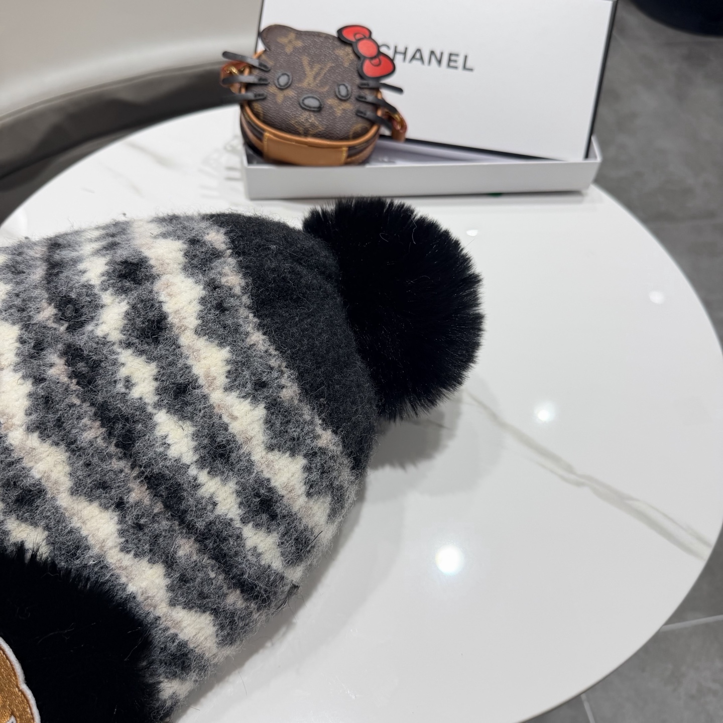 Chanel香奈儿冬季欧美大头围针织毛线帽加绒保暖护耳套头帽子女户外防寒雷锋帽