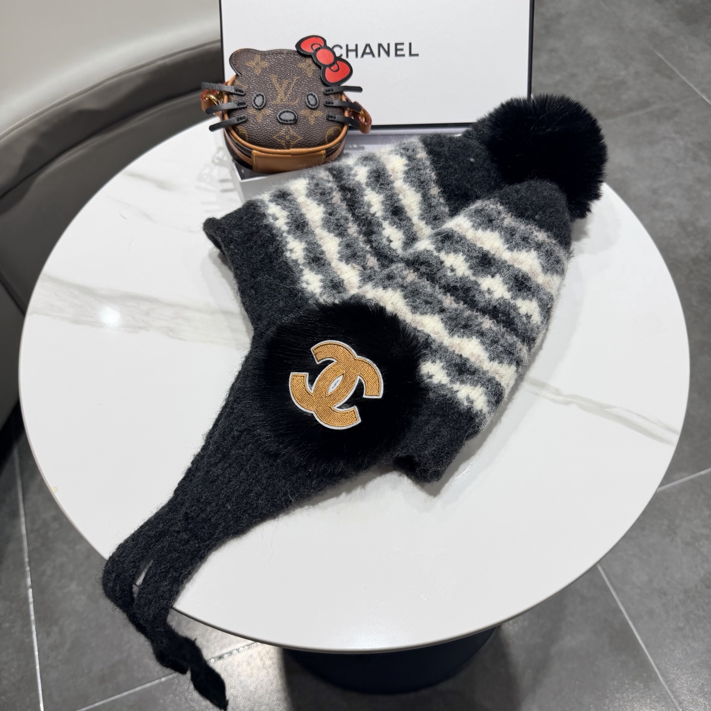 Chanel香奈儿冬季欧美大头围针织毛线帽加绒保暖护耳套头帽子女户外防寒雷锋帽