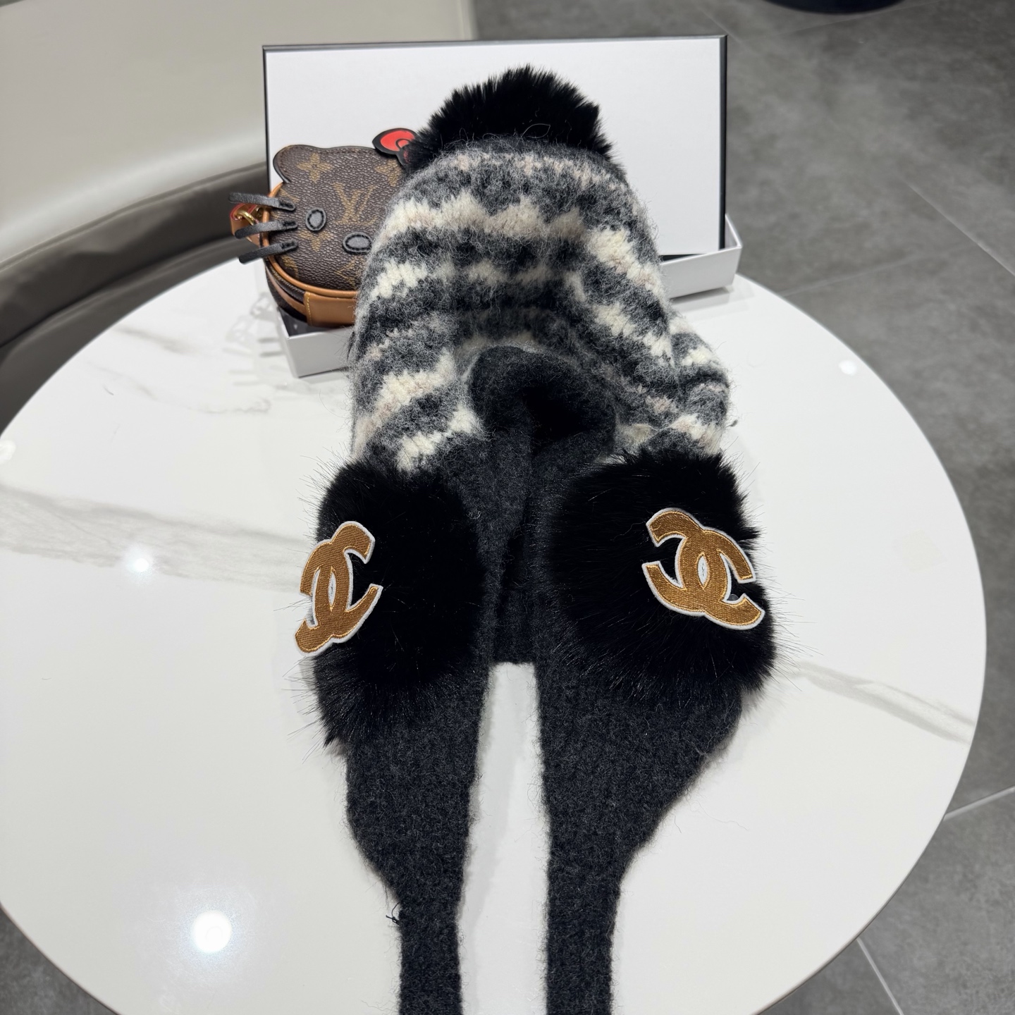 Chanel香奈儿冬季欧美大头围针织毛线帽加绒保暖护耳套头帽子女户外防寒雷锋帽