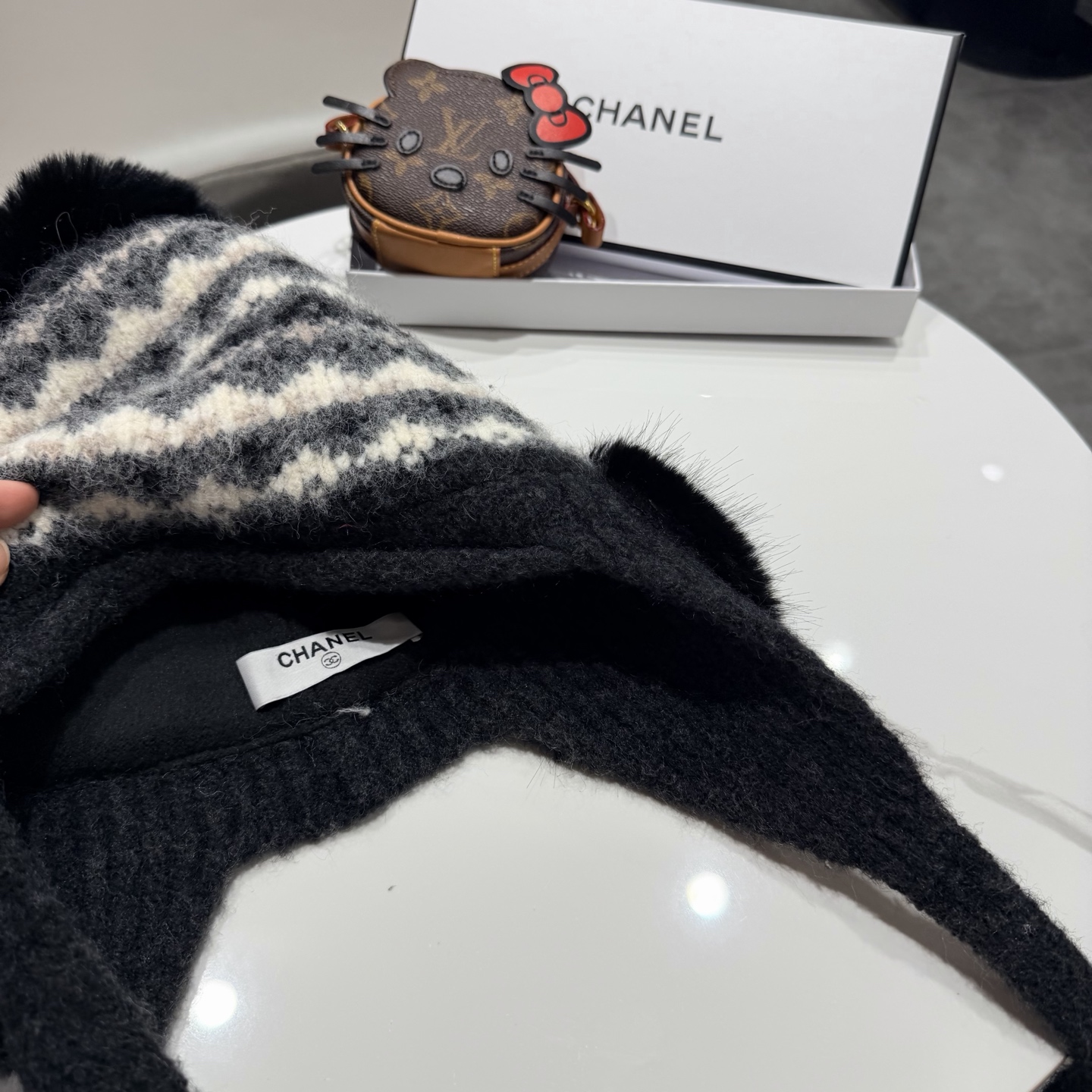 Chanel香奈儿冬季欧美大头围针织毛线帽加绒保暖护耳套头帽子女户外防寒雷锋帽