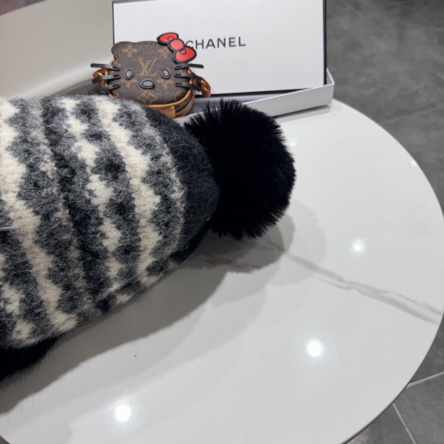 Chanel香奈儿冬季欧美大头围针织毛线帽加绒保暖护耳套头帽子女户外防寒雷锋帽