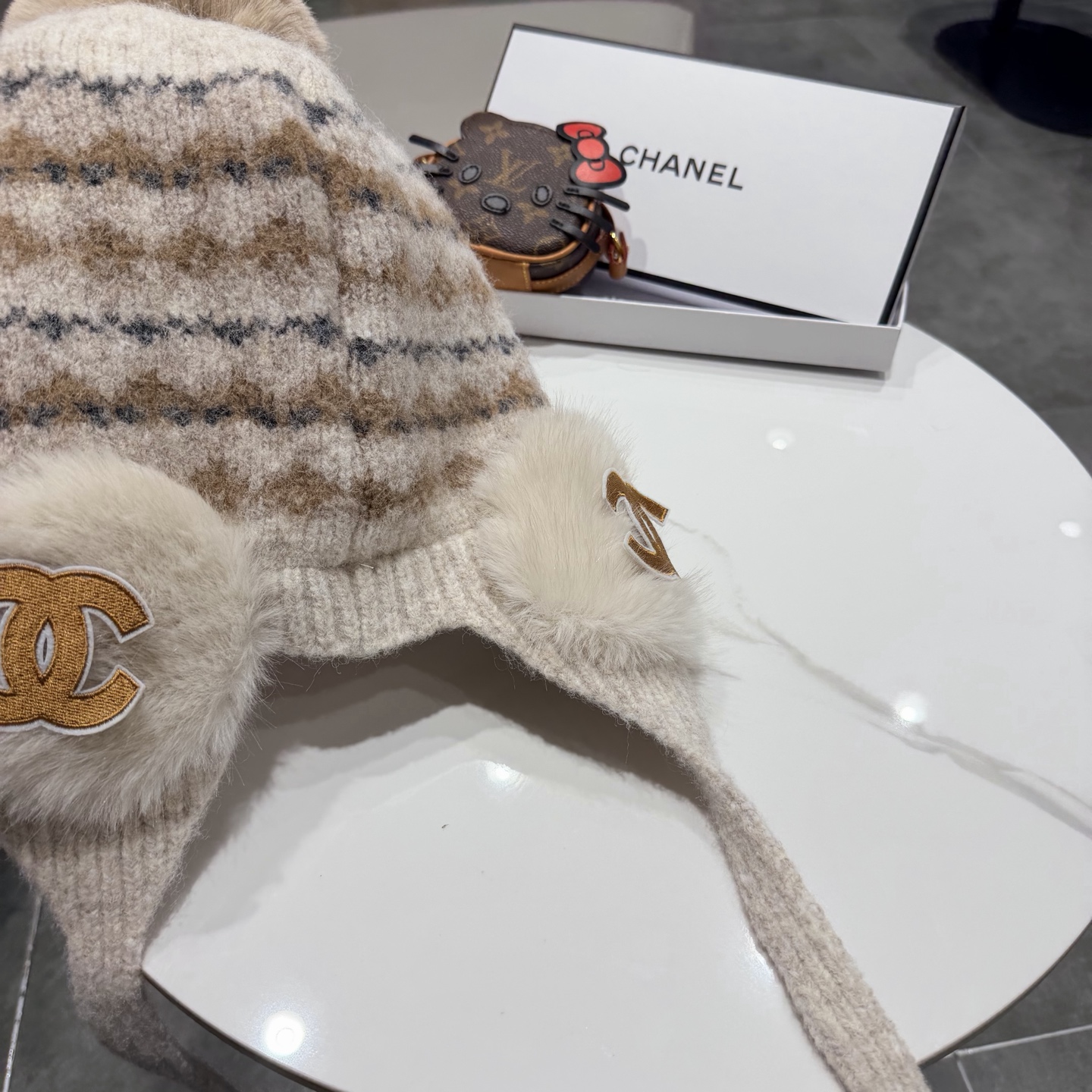 Chanel香奈儿冬季欧美大头围针织毛线帽加绒保暖护耳套头帽子女户外防寒雷锋帽