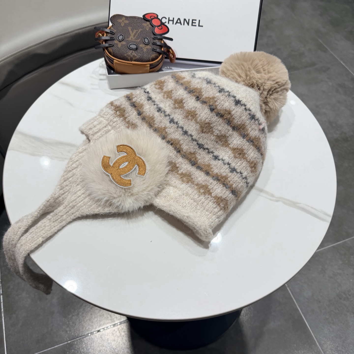 Chanel香奈儿冬季欧美大头围针织毛线帽加绒保暖护耳套头帽子女户外防寒雷锋帽