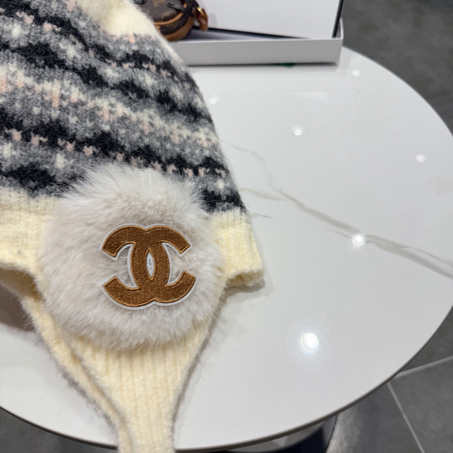 Chanel香奈儿冬季欧美大头围针织毛线帽加绒保暖护耳套头帽子女户外防寒雷锋帽