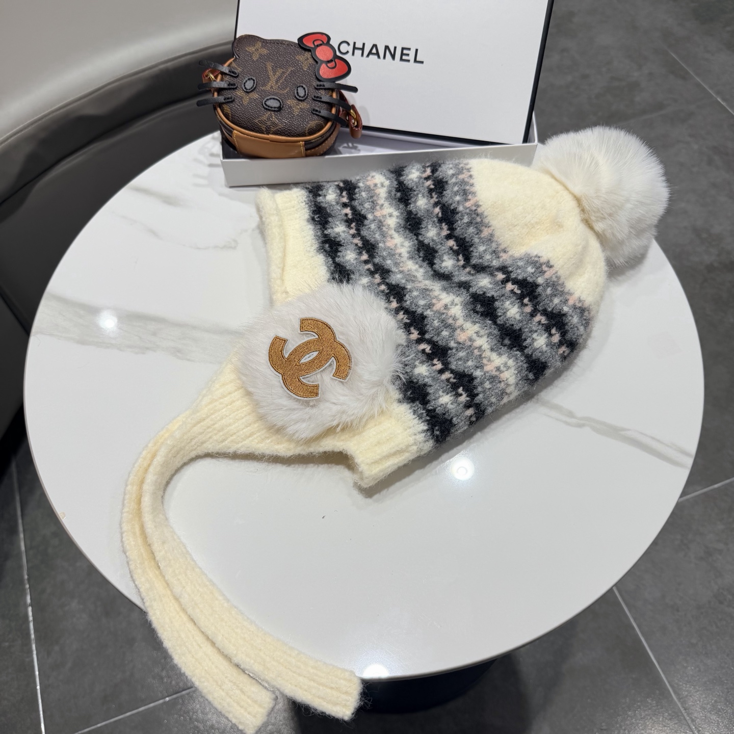 Chanel香奈儿冬季欧美大头围针织毛线帽加绒保暖护耳套头帽子女户外防寒雷锋帽