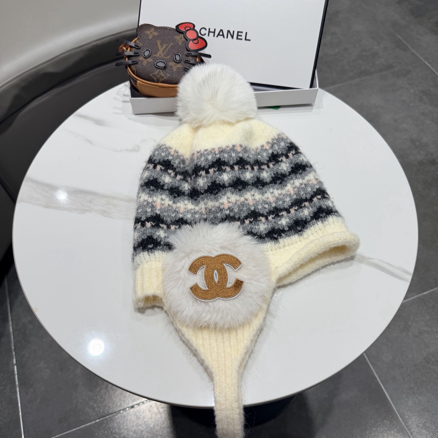 NO:604696,Chanel Chanel winter European and American large head circumference knitted beanie plus velvet warm ear protection pullover hat women's outdoor cold-proof thunder hat hat fisherman hat baseball cap knitted hat, hat, chanel, chanel, espadrilles, hats19860909Chanel香奈儿冬季欧美大头围针织毛线帽加绒保暖护耳套头帽子女户外防寒雷锋帽帽子渔夫帽棒球帽针织帽,帽子,chanel,chanel,espadrilles,hats,hat