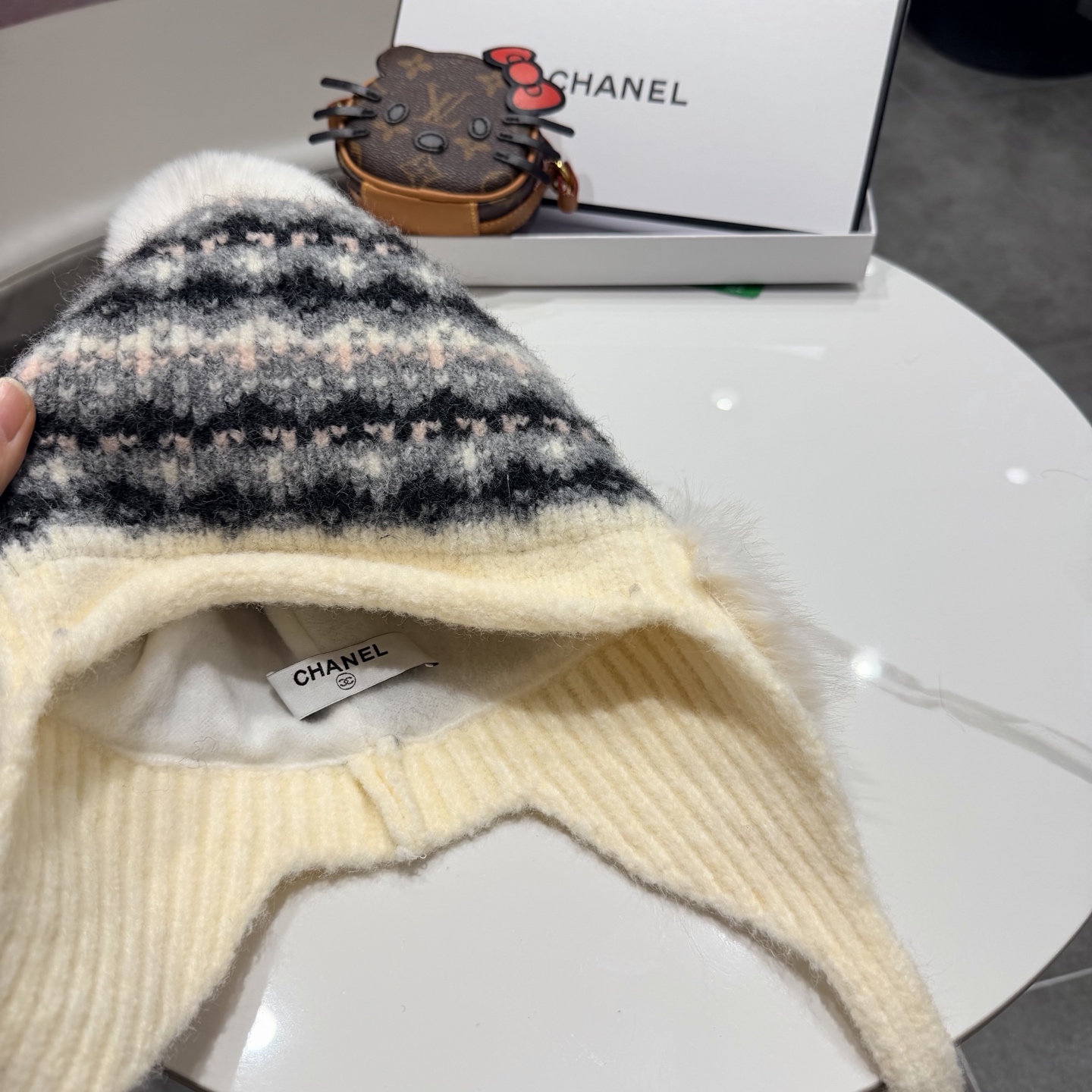 Chanel香奈儿冬季欧美大头围针织毛线帽加绒保暖护耳套头帽子女户外防寒雷锋帽