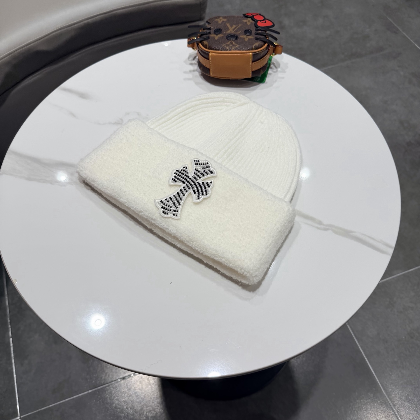克罗心 秋冬款羊毛针织毛线帽 这款必定是极简主义的最爱 干净，利索，时尚百搭，绝对不挑脸型！