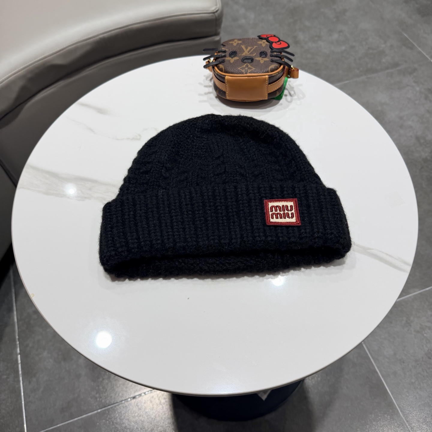 NO:604677,miumiu new autumn and winter style woolen hat, 100% wool fabric hat, fisherman hat, baseball cap, knitted hat, hat, miumiu, espadrilles, hats19860909miumiu缪缪秋冬款新款毛线帽, 百分百羊毛面料帽子渔夫帽棒球帽针织帽,帽子,miumiu,espadrilles,hats,hat