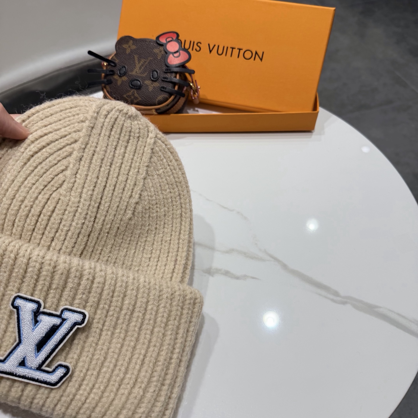 Lv路易威登秋冬款羊毛针织毛线帽 这款必定是极简主义的最爱 干净，利索，时尚百搭，绝对不挑脸型！ 属于时尚经典