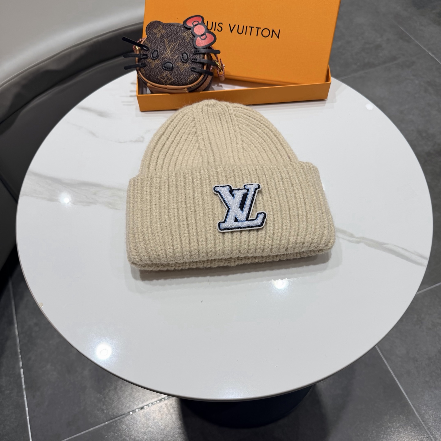 NO:604692,LV Louis Vuitton autumn and winter wool knitted beanie This must be a favorite of minimalism. Clean, neat, fashionable and versatile, it will never be picky about your face shape!  Belongs to fashionable classic hats, bucket hats, baseball caps, knitted hats, hats, louis vuitton, louis vuitton, espadrilles, hats19860909Lv路易威登秋冬款羊毛针织毛线帽 这款必定是极简主义的最爱 干净,利索,时尚百搭,绝对不挑脸型！ 属于时尚经典帽子渔夫帽棒球帽针织帽,帽子,louis vuitton,louis vuitton,espadrilles,hats,hat