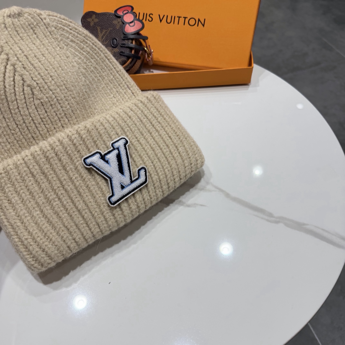 Lv路易威登秋冬款羊毛针织毛线帽 这款必定是极简主义的最爱 干净，利索，时尚百搭，绝对不挑脸型！ 属于时尚经典