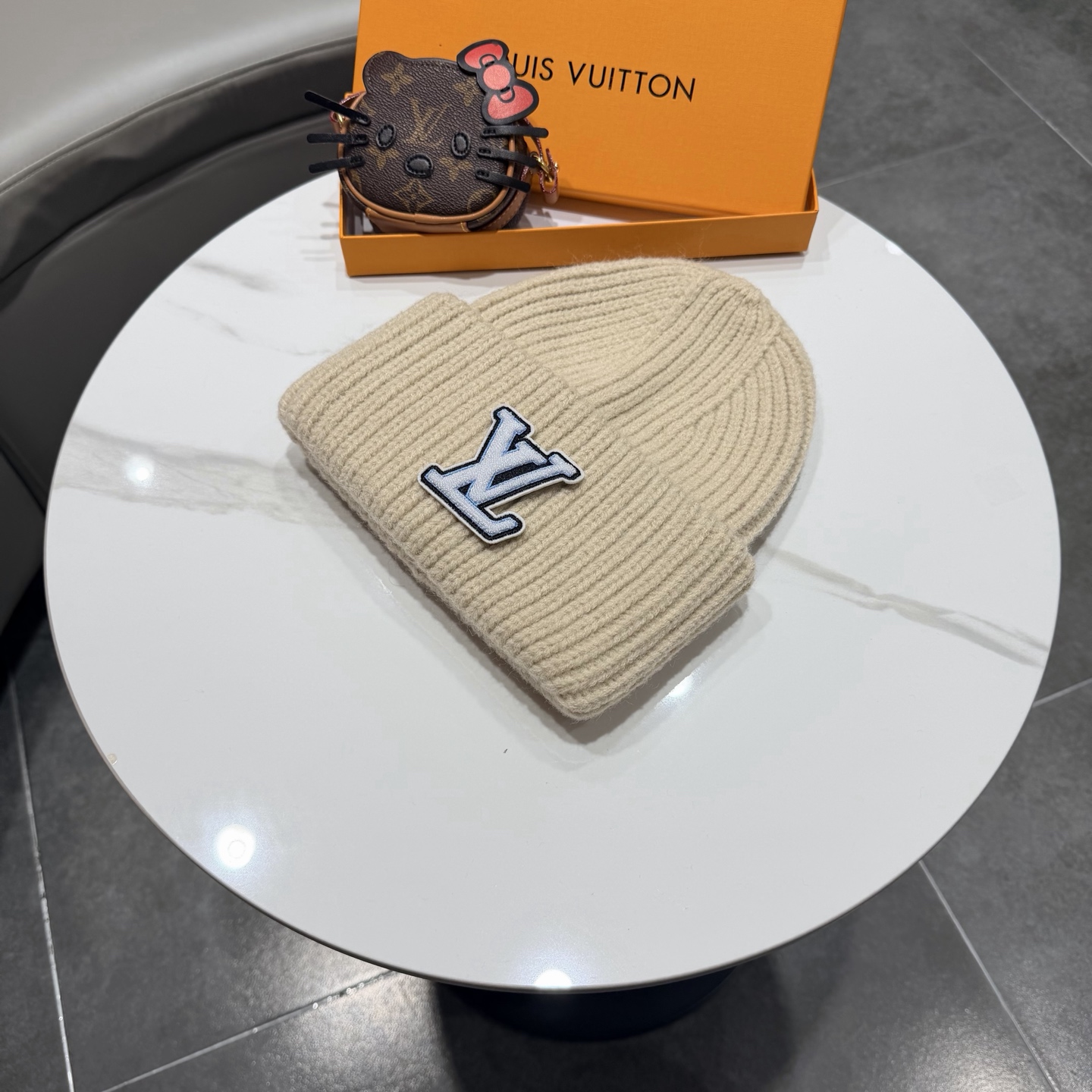 Lv路易威登秋冬款羊毛针织毛线帽 这款必定是极简主义的最爱 干净，利索，时尚百搭，绝对不挑脸型！ 属于时尚经典