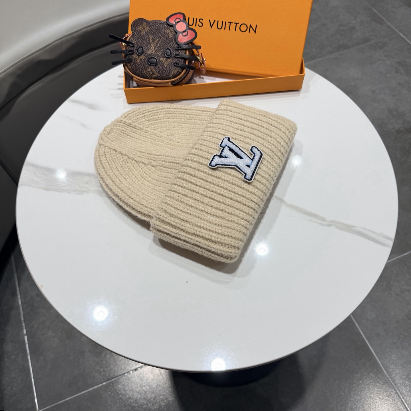 Lv路易威登秋冬款羊毛针织毛线帽 这款必定是极简主义的最爱 干净，利索，时尚百搭，绝对不挑脸型！ 属于时尚经典