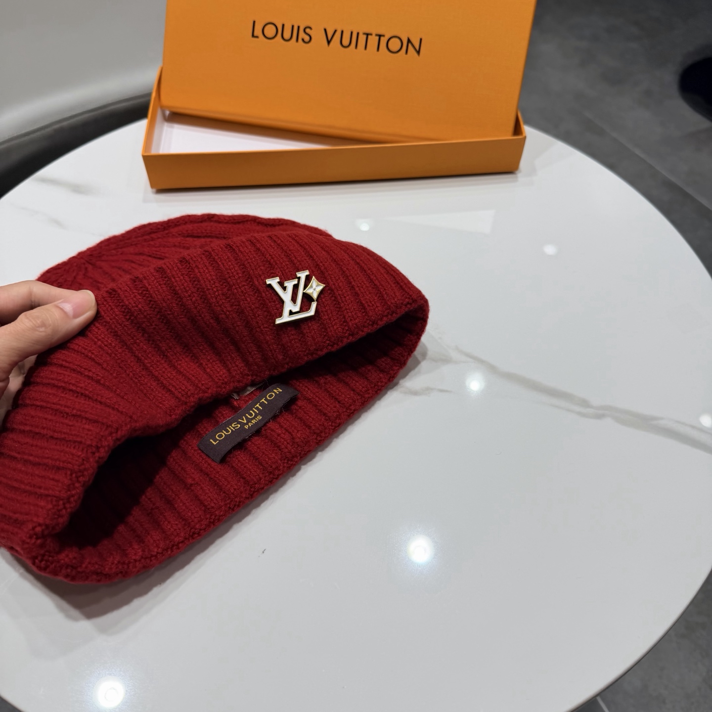 LV路易威登 秋冬新款针织%100羊毛面料帽，保暖毛线帽，