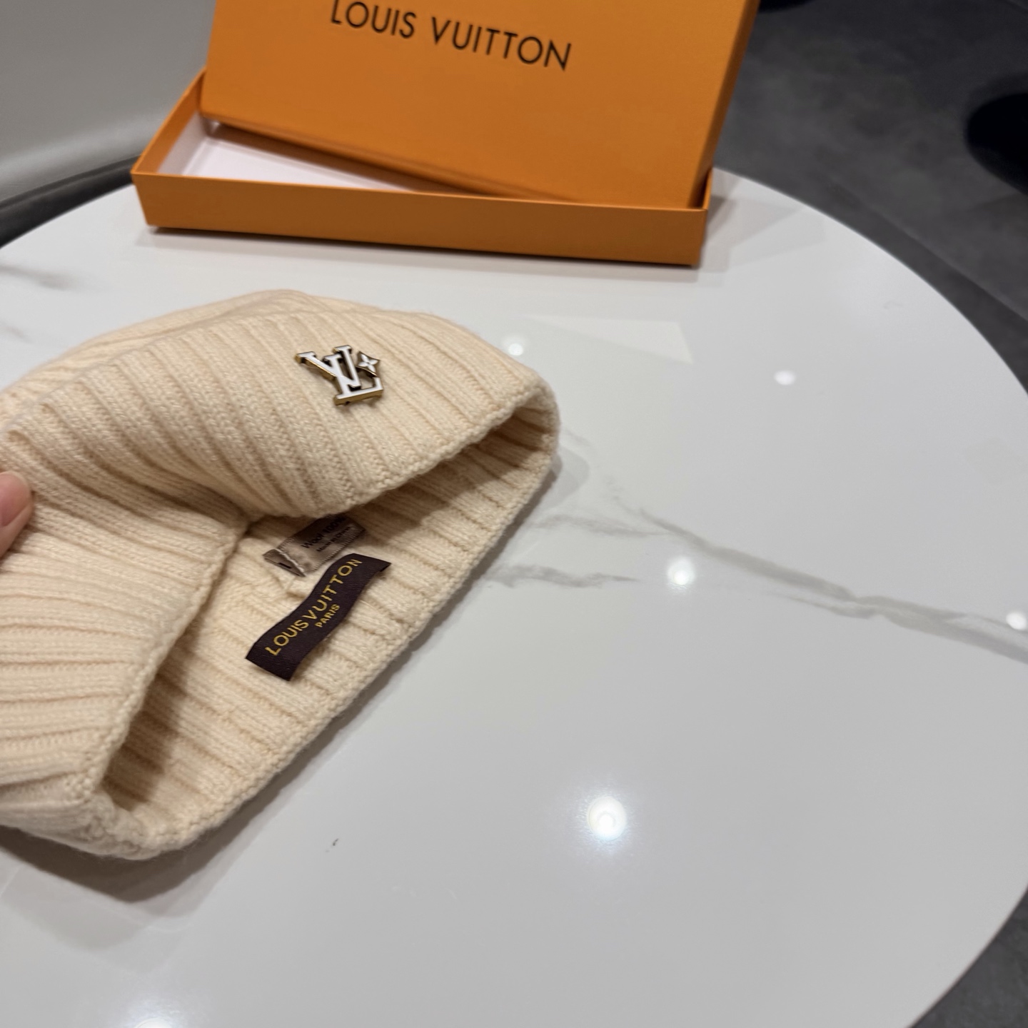 LV路易威登 秋冬新款针织%100羊毛面料帽，保暖毛线帽，