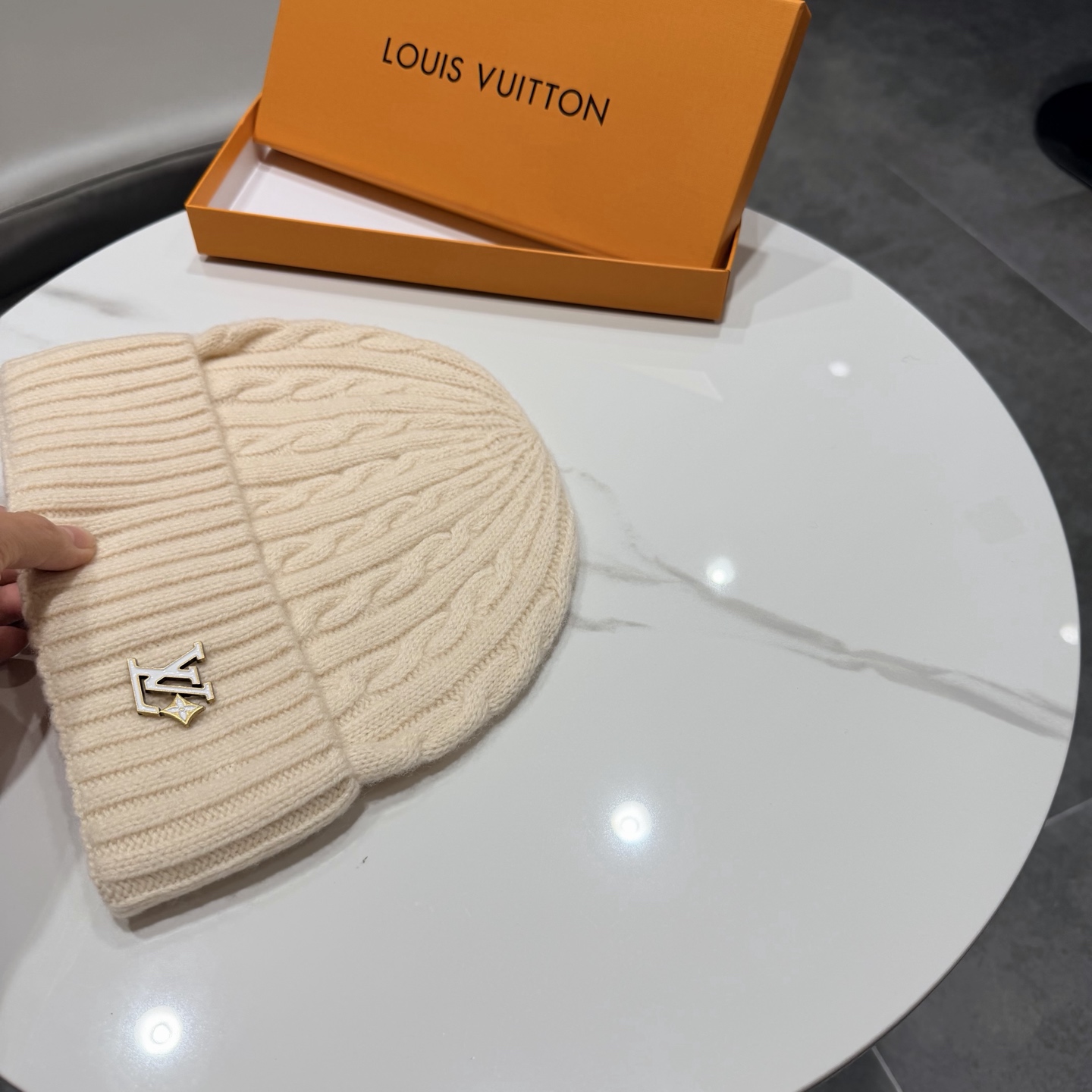 LV路易威登 秋冬新款针织%100羊毛面料帽，保暖毛线帽，