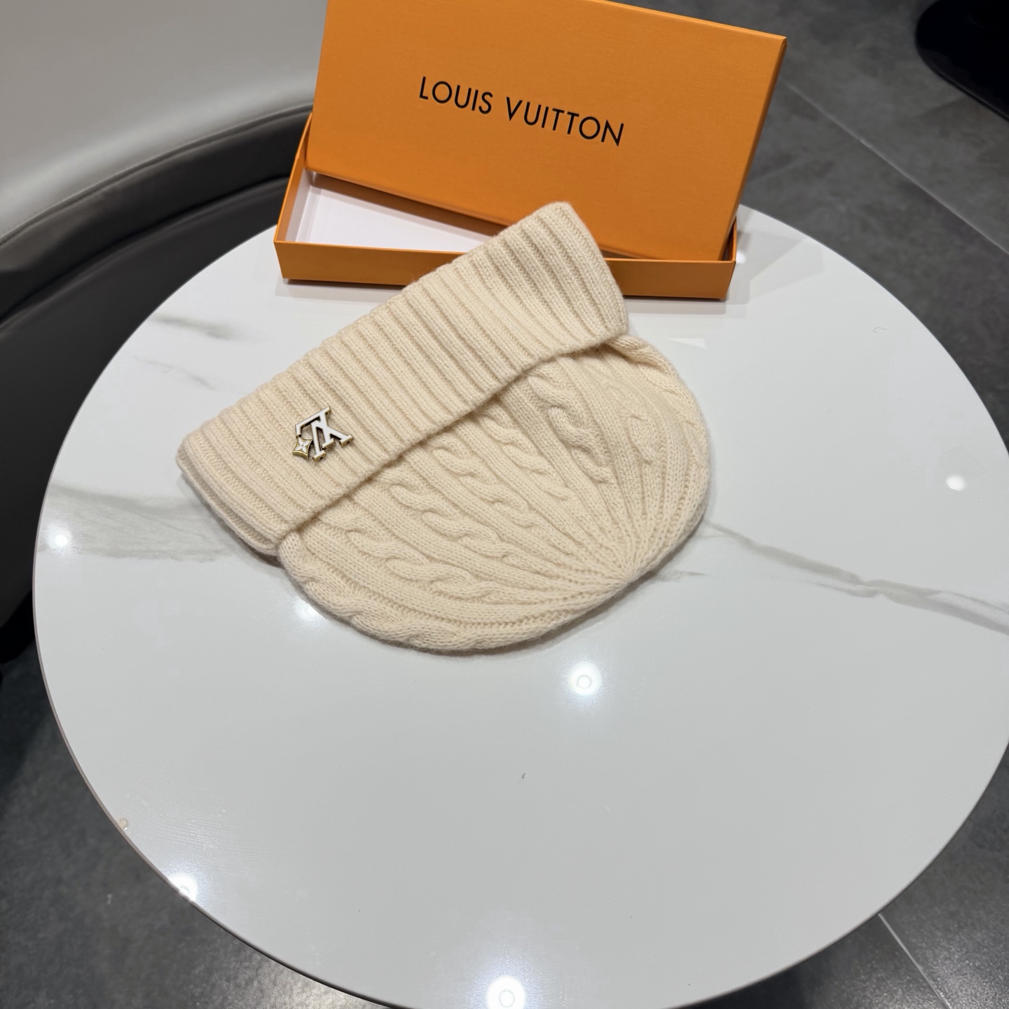 LV路易威登 秋冬新款针织%100羊毛面料帽，保暖毛线帽，