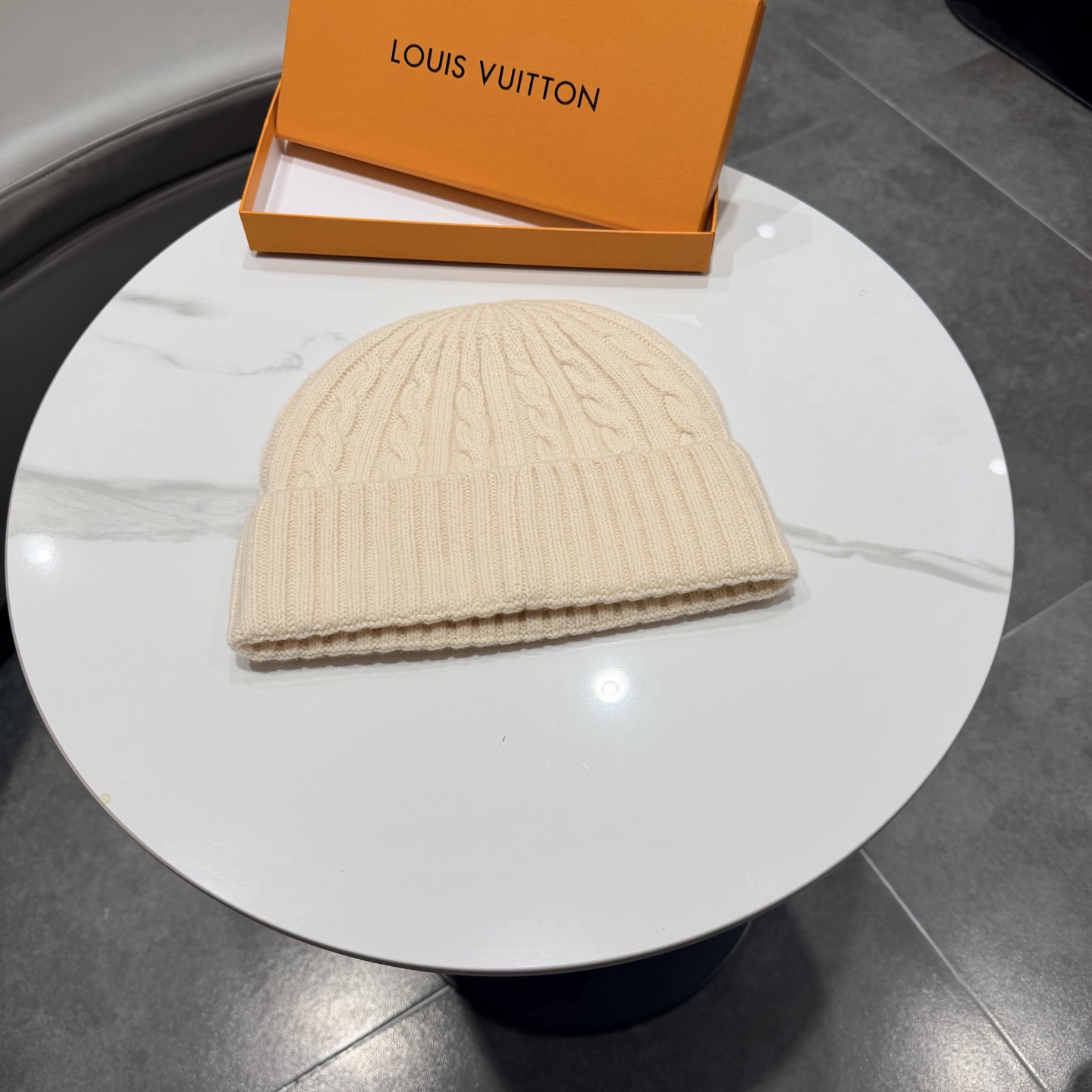 LV路易威登 秋冬新款针织%100羊毛面料帽，保暖毛线帽，